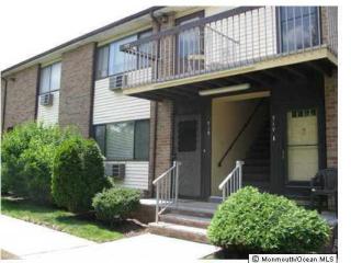 719 Cricket Ln, Woodbridge, NJ 07095-1556