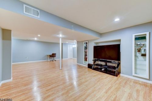 16 9th Ave, Manville NJ  08835-1512 exterior