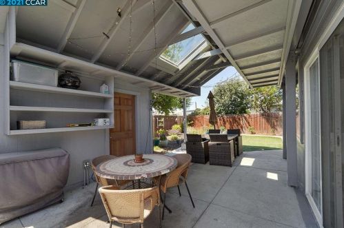 2854 Mcbryde Ave, Richmond CA  94804-1247 exterior
