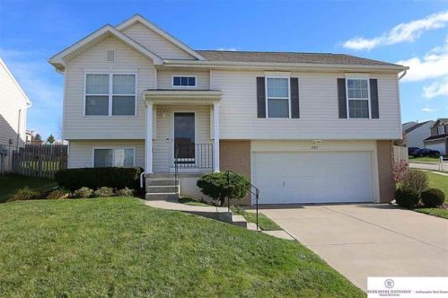 8801 155th St, Bennington, NE 68007-1897