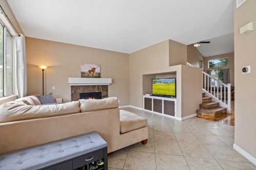 42092 Orange Blossom Dr, Temecula CA  92591-5542 exterior