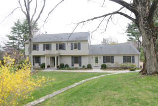 8 Round Hill Rd, Chappaqua, NY 10514-1623