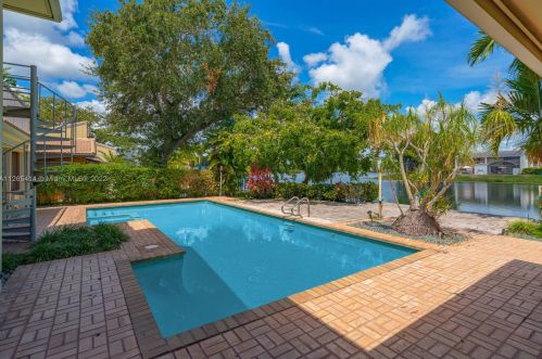 3051 35 St, Hollywood FL 33021-2627 exterior