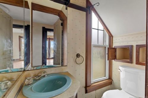 77 Vauxhall St, United States Coast Guard Ac CT  06320-5333 exterior