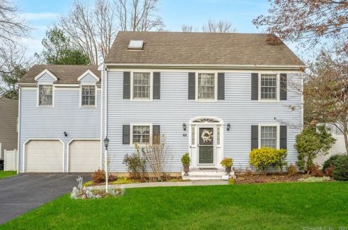 62 Fieldstone Ter, Stamford, CT 06902-2573