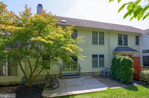 34 Red Leaf Ln, Lancaster PA 17602-7000 exterior