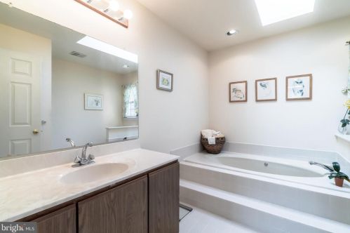 284 Conway Cir, Prospectville PA exterior