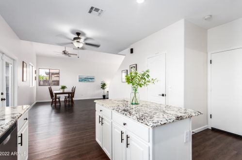 1342 Dunbar Dr, Phoenix AZ 85041-6151 exterior