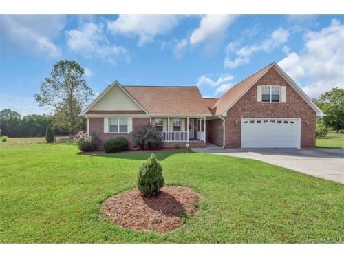 158 Skyland Dr, Statesville, NC 28625-8588