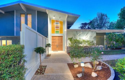 650 Kenneth Rd, Glendale, CA 91202-1450