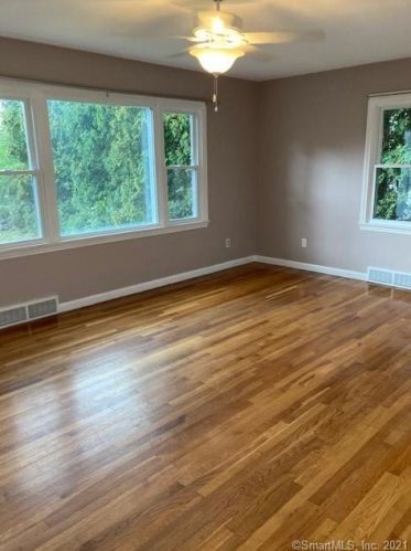 341 Long Hill Rd, Groton, CT 06340-3823