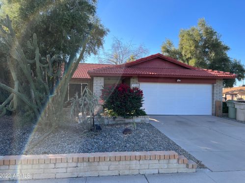 5719 Redfield Rd, Glendale, AZ 85306-4612