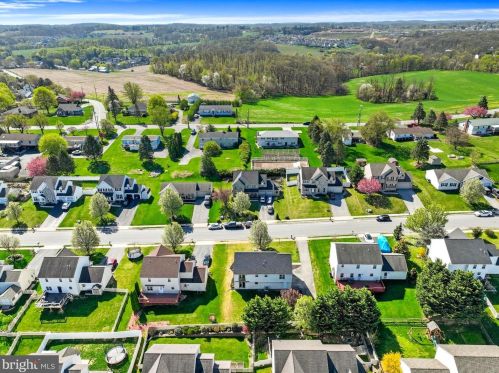 340 Wimbleton Way, Red Lion PA  17356-8292 exterior