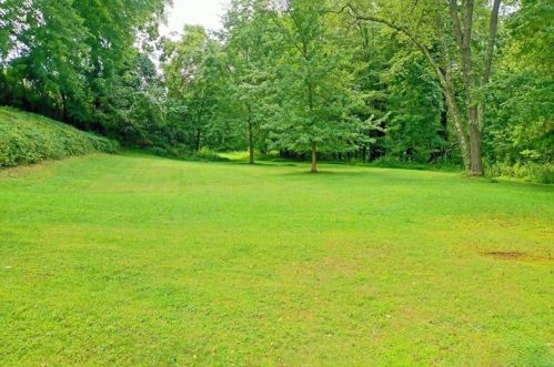 6915 Spruce St, Finleyville, PA 15332-1025