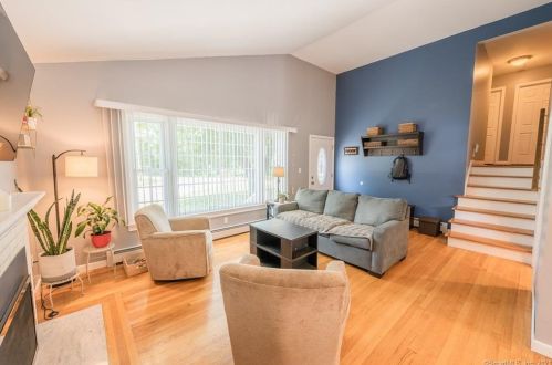4 Riverview Rd, Uncasville CT  06382-1914 exterior
