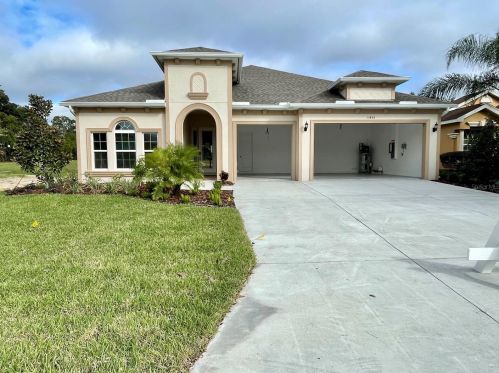 13436 Trailing Moss Dr, Dade City, FL 33525-6271