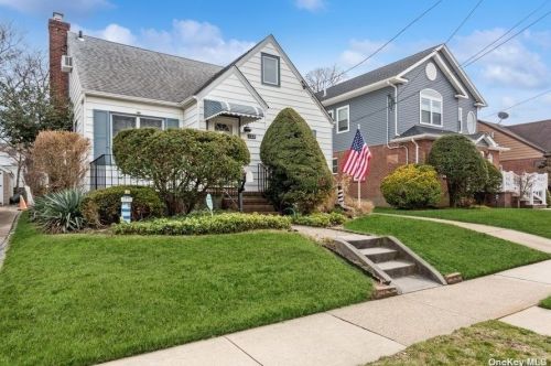 122 Kamda Blvd, New Hyde Park, NY 11040-3100