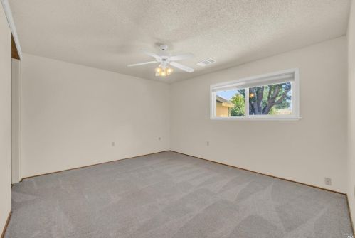 129 Rainier Cir, Vacaville CA  95687-3309 exterior