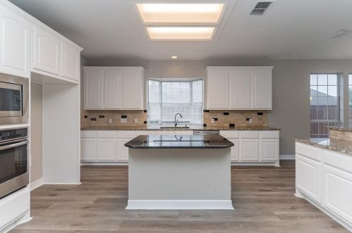 8112 Sunscape Ln, Fort Worth, TX 76123-1968