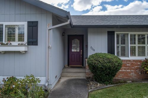 2209 Hillside Dr, Santa Rosa, CA 95404-2315