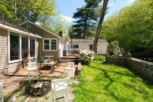 83 Maltbie Ave, Stamford CT  06902-1109 exterior