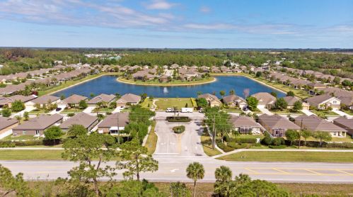 8171 Westfield Cir, Vero Beach FL  32966-1282 exterior