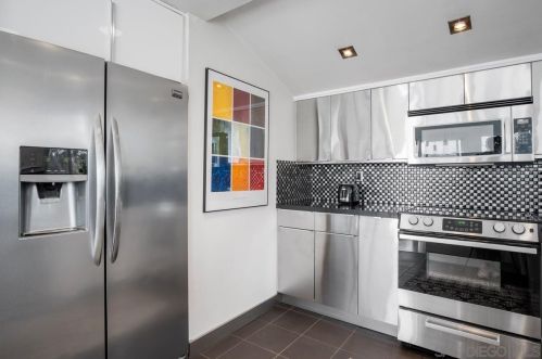 377 Longden Ln, Solana Beach CA  92075-2381 exterior