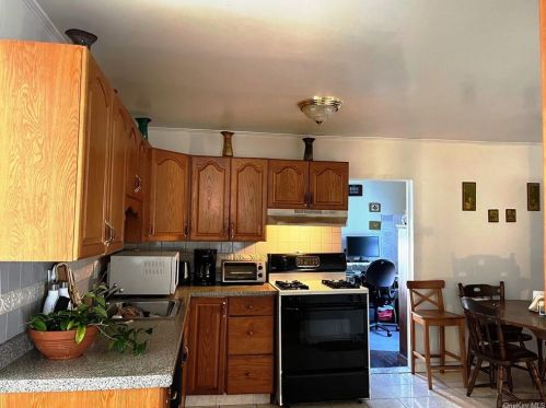 311 Rich Ave, Mount Vernon NY  10552-3010 exterior