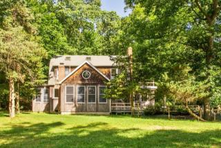 4534 Sound Ave, Northampton, NY 11901-1207