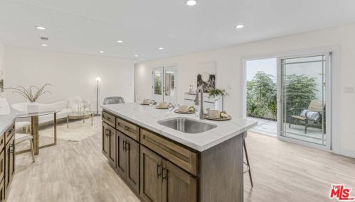 11512 La Maida St, North Hollywood CA  91601-4323 exterior