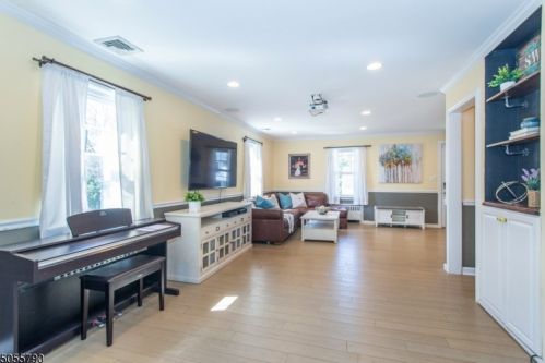 16 Nelson Pl, Nutley NJ  07110-2915 exterior