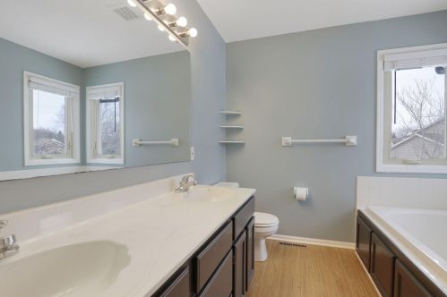 380 Pondview Ln, Chaska MN  55318-2873 exterior