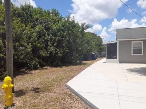 3008 6th St, Lehigh Acres, FL 33976-2516