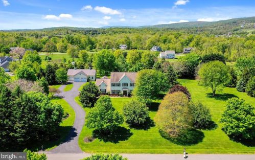 16111 Jonella Farm Dr, Purcellville, VA 20132-2543