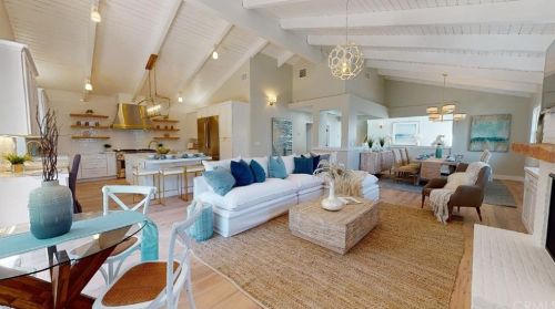 1657 Gates Ave, Manhattan Beach CA  90266-7028 exterior