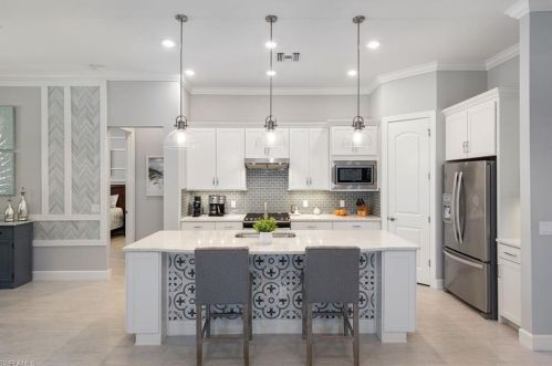 2770 Aviamar Cir, Naples FL 34114-9759 exterior