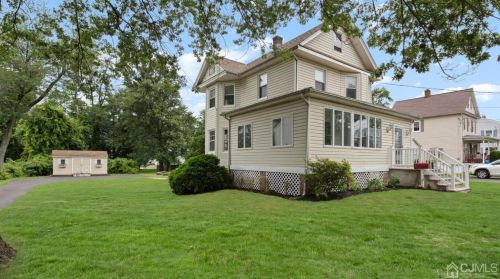 626 Walnut St, Green Brook, NJ 08812-1426
