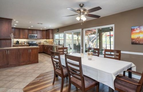 27025 Las Mananitas Dr, Santa Clarita CA  91354-2205 exterior