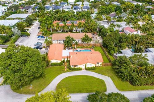 801 Bond Way, Delray Beach, FL 33483-5824