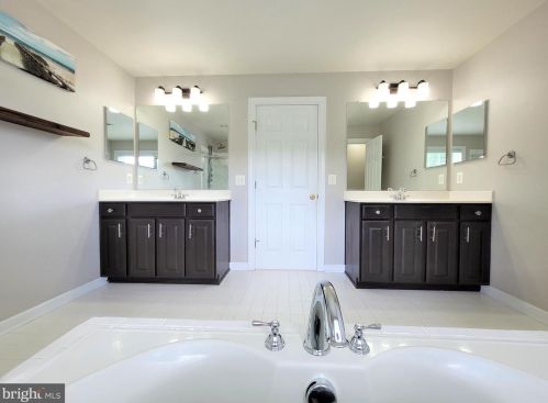 16399 Kramer Estate Dr, Woodbridge VA  22191-6003 exterior