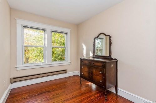 391 Kings Hwy, Valley Cottage NY 10989-1527 exterior