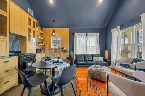 1208 32 St, Galveston TX 77550-6823 exterior