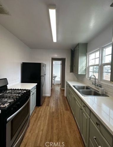 1952 Pine Ave, Long Beach, CA 90806-5421
