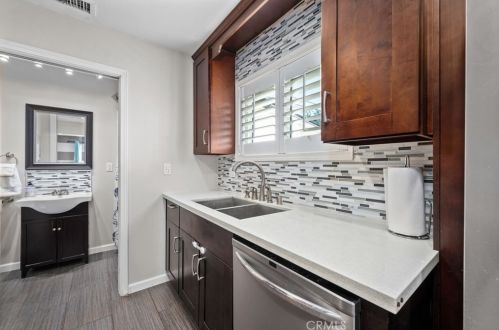 3330 10th St, Long Beach CA  90804-5010 exterior