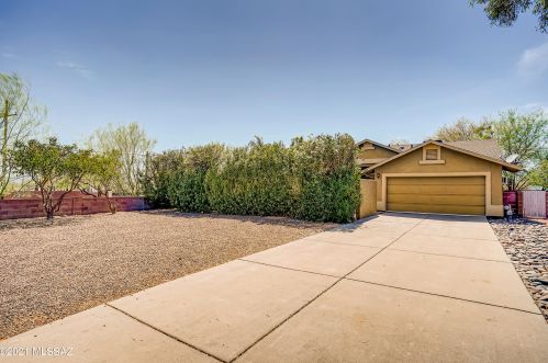 9209 Hampshire Dr, Tucson, AZ 85742-9352