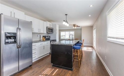 401 1st St, Melcher Dallas, IA 50163-7701