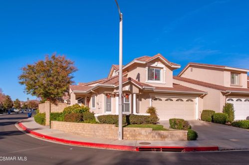 5607 Pansy St, Simi Valley, CA 93063-3576