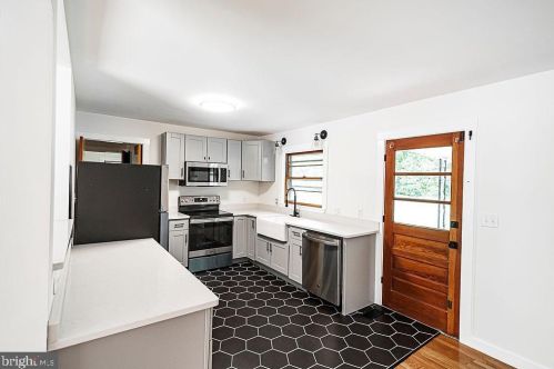 415 Liberty St, Charles Town WV  25414-1827 exterior