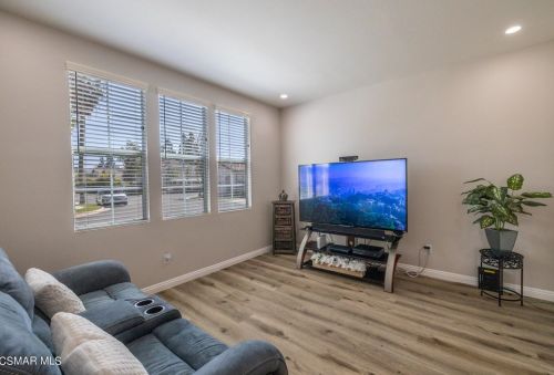 1117 Walnut Grove Ln, Simi Valley CA  93065-3394 exterior