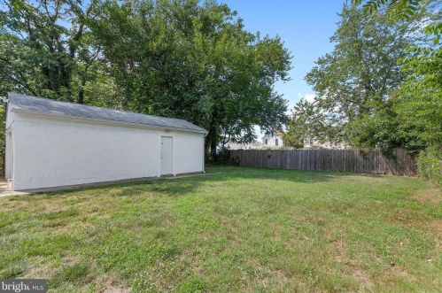 41 Roosevelt St, West Deptford NJ  08066-1028 exterior